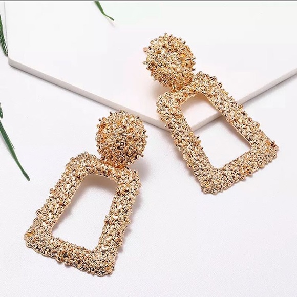 🔴𝟭𝟬/$𝟮𝟱🔴NEW Medium Quad Textured Earrings - Picture 3 of 13